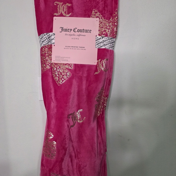 Juicy Couture Plush Printed Throw - Picture 4 of 8